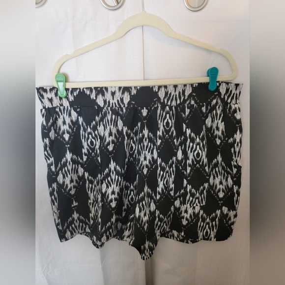 Deb Shorts - Picture 2 of 6